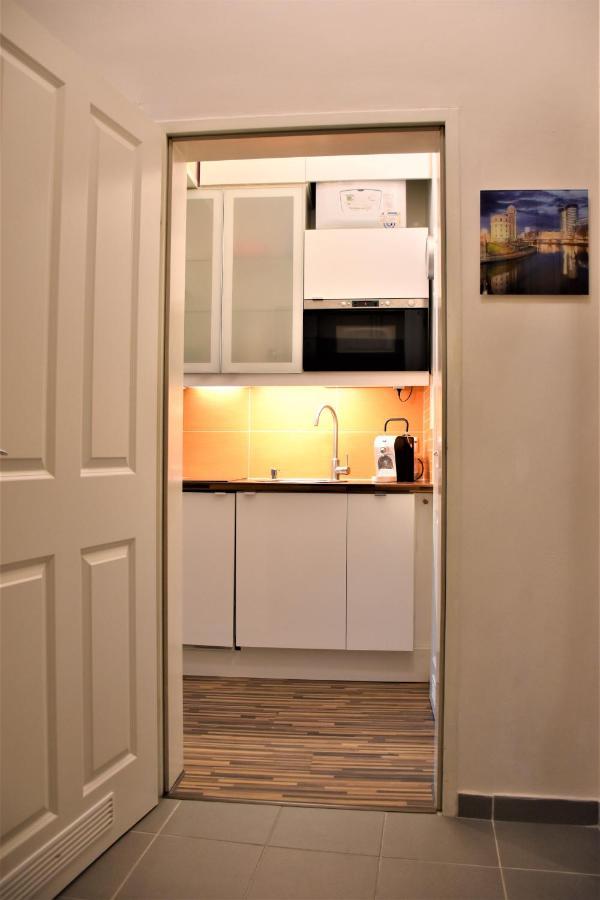Studio-Apartment Augarten Wina Bagian luar foto